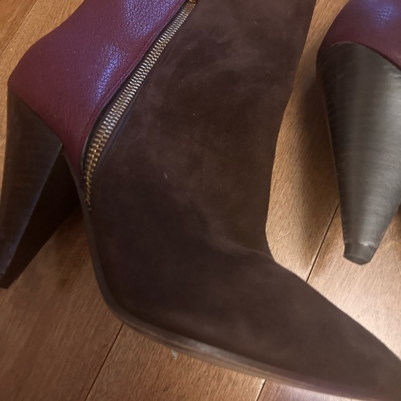 Stuart Weitzman woman’s booties size 8 brown/oxblood coneheel half leather/suede - Picture 2 of 9